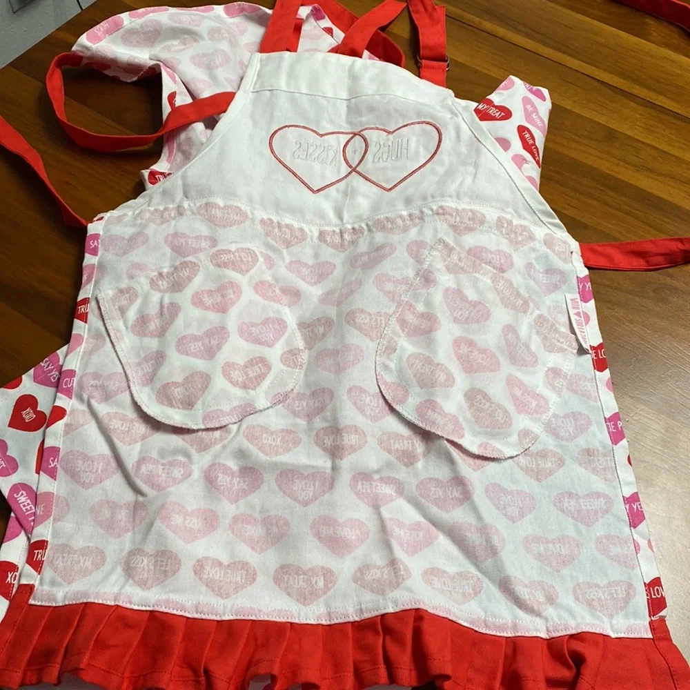 Mommy and Me Matching Valentine Aprons NWOT